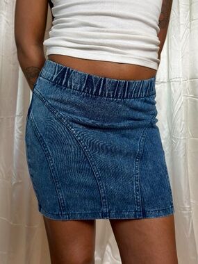 H&M Divided Medium Wash Blue Denim Seamed Elastic Waist Mini Skirt